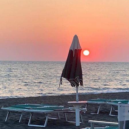 Rosso Tramonto Luxury-White- Ladispoli, Lungomare Regina Elena 58 Villa Exterior foto
