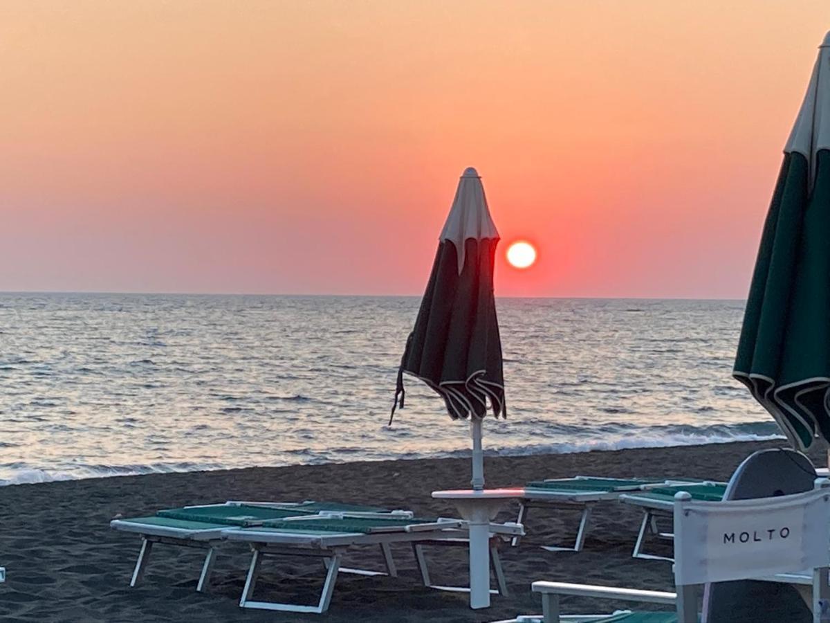 Rosso Tramonto Luxury-White- Ladispoli, Lungomare Regina Elena 58 Villa Exterior foto